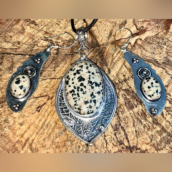 Dalmatian Jasper Set Pendant & Earrings - Picture 3 of 6